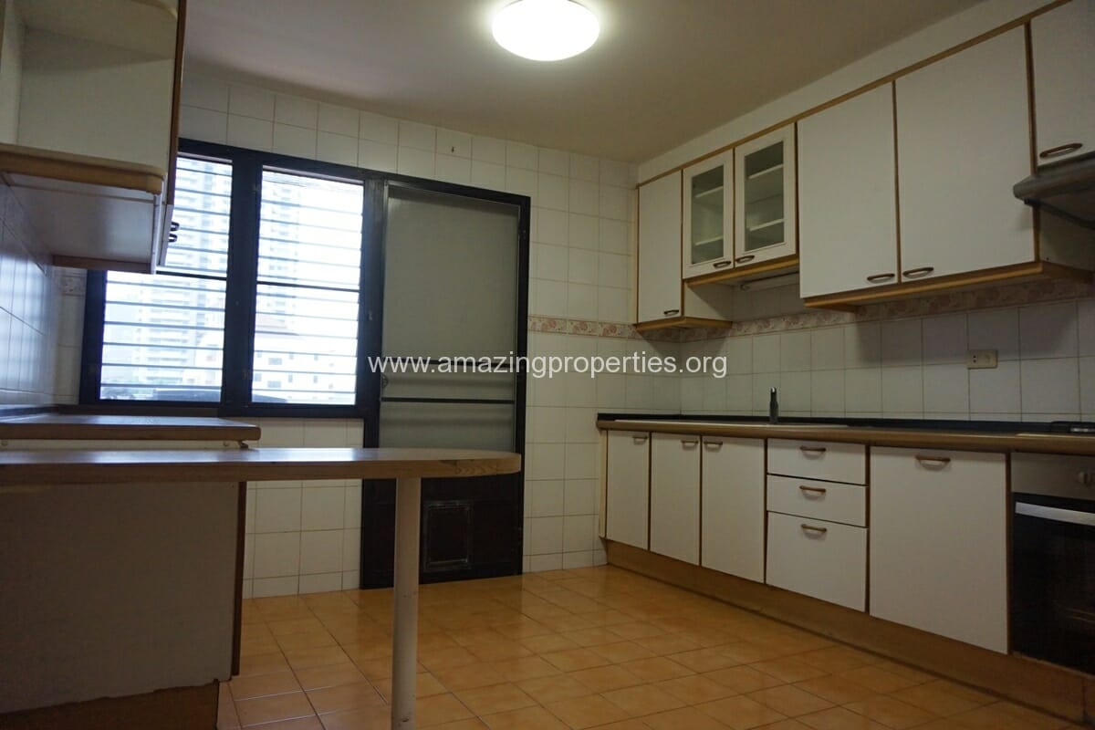 2 Bedroom Apartment for Rent at Sethiwan Residence