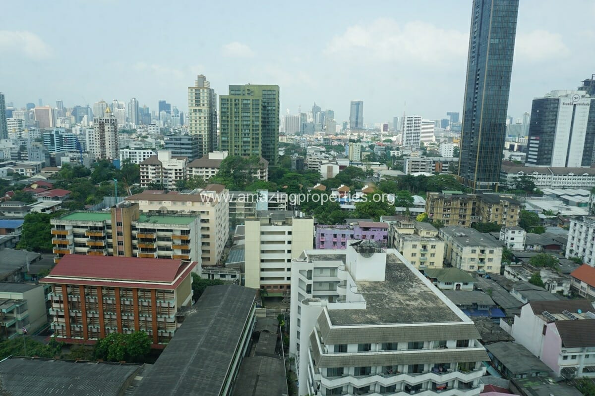 Deluxe 1 Bedroom Condo for Rent at Movenpick Residence