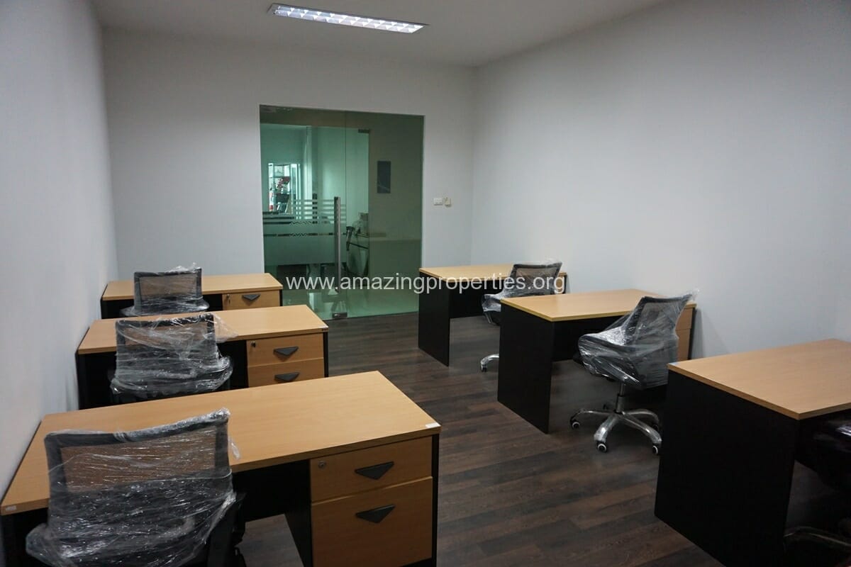 6 person office for rent Thonglor