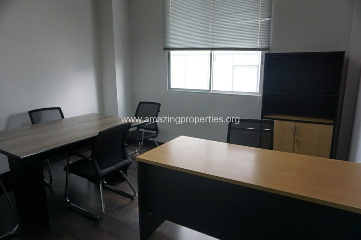 6 person office for rent Thonglor