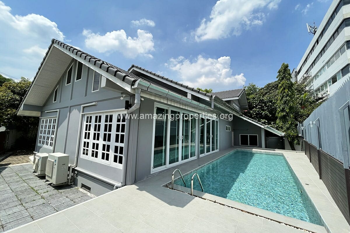 4 bedroom house with pool