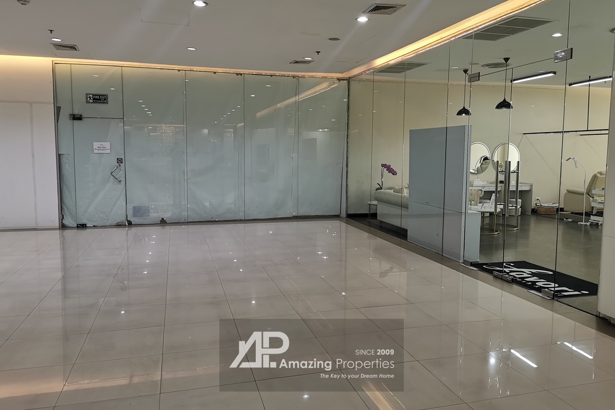 Commercial space Phrom Phong