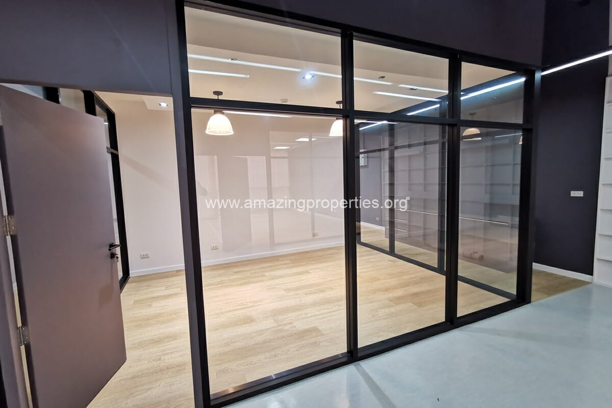 Space for rent Phrom Phong