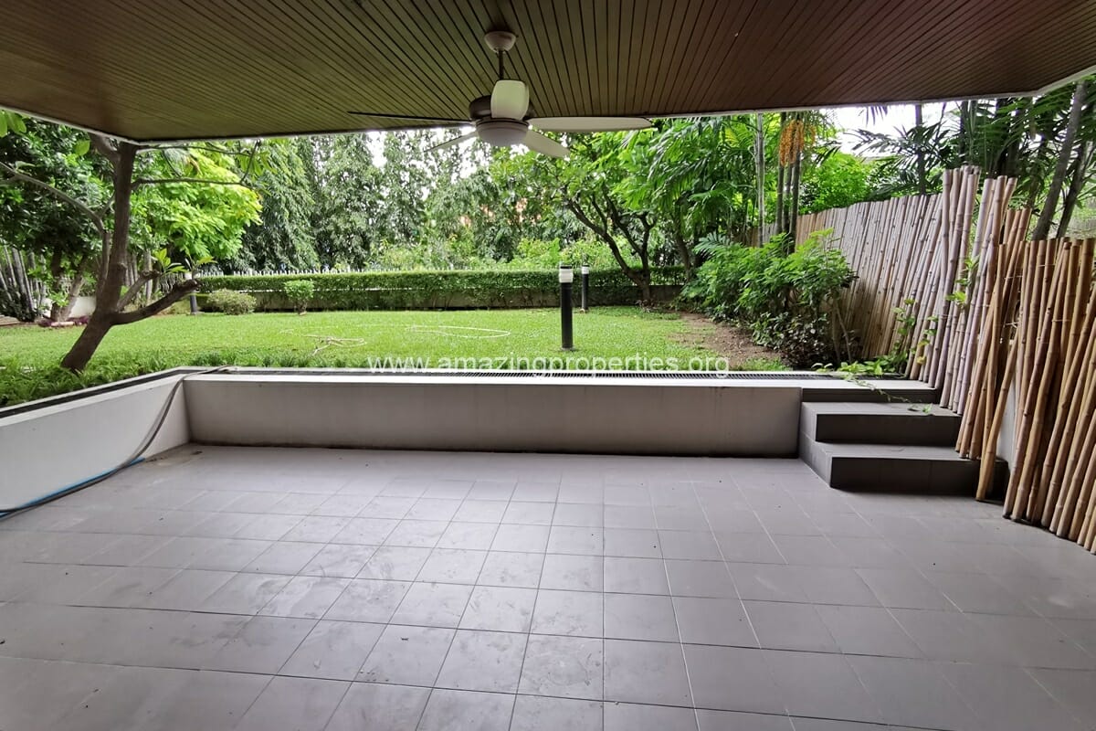 4 bedroom apartment with private garden